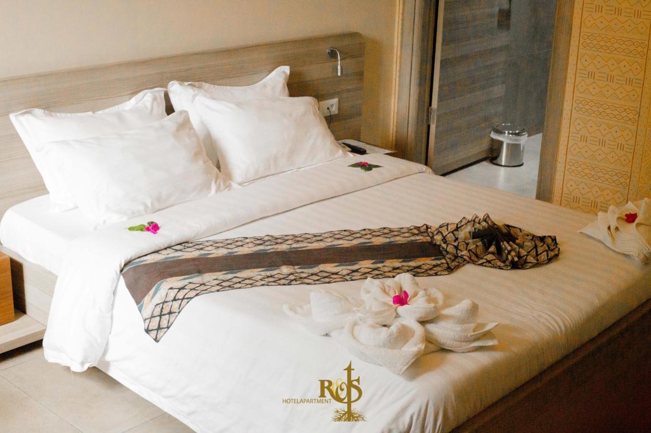 Roots Hotel Apartments อาบีจาน ภายนอก รูปภาพ