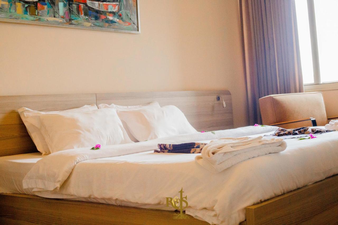 Roots Hotel Apartments อาบีจาน ภายนอก รูปภาพ