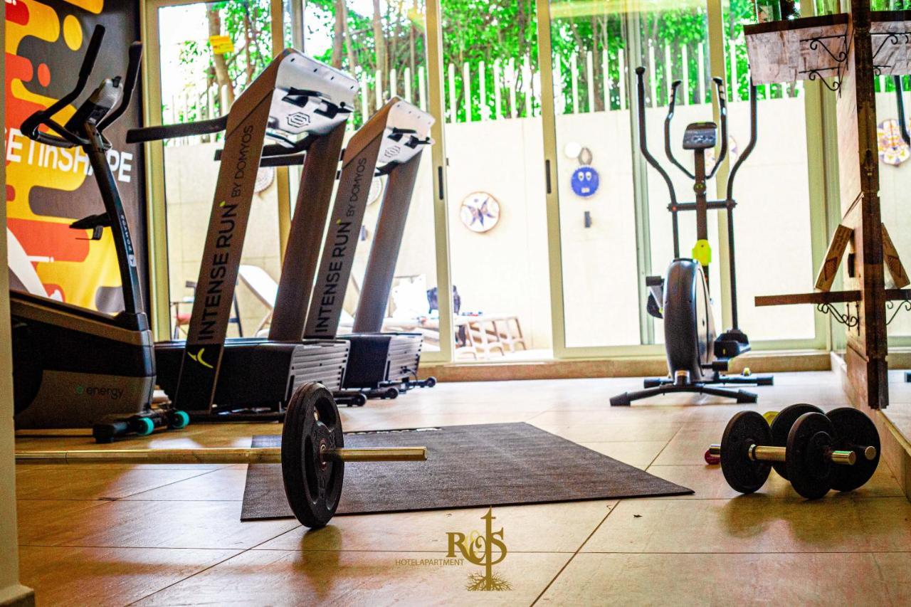 Roots Hotel Apartments อาบีจาน ภายนอก รูปภาพ