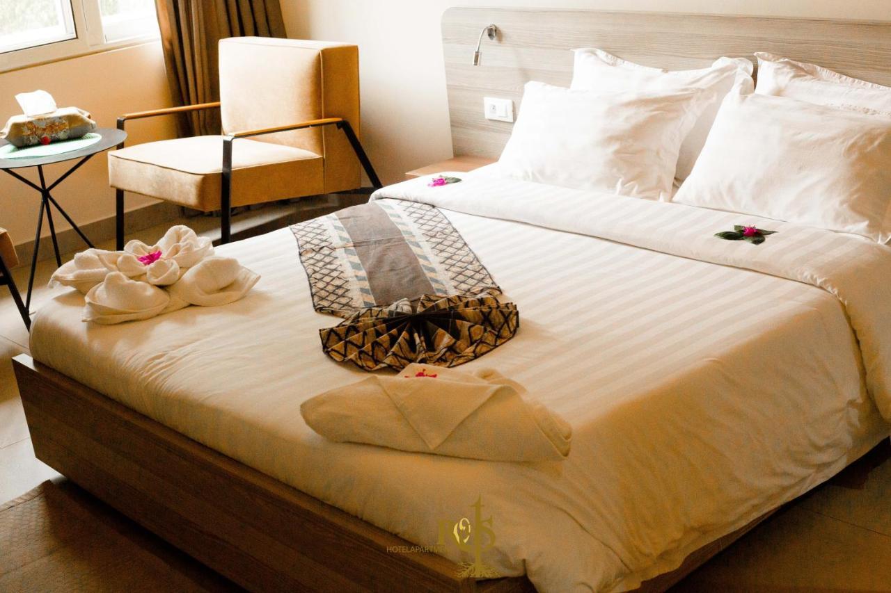 Roots Hotel Apartments อาบีจาน ภายนอก รูปภาพ