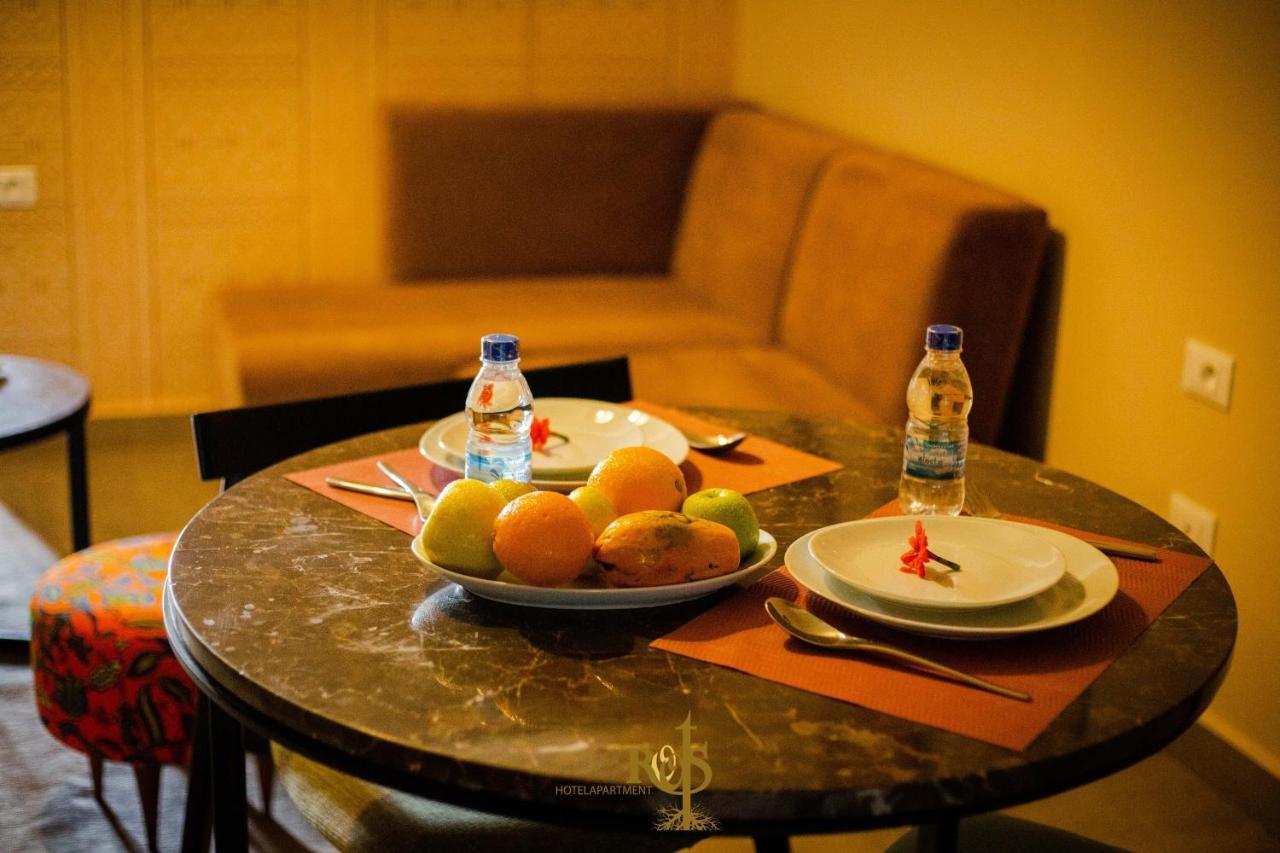 Roots Hotel Apartments อาบีจาน ภายนอก รูปภาพ
