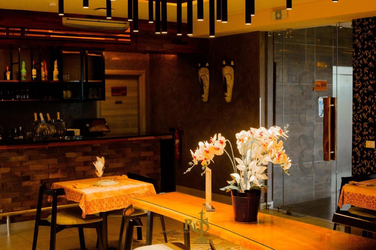 Roots Hotel Apartments อาบีจาน ภายนอก รูปภาพ
