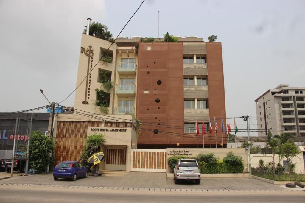 Roots Hotel Apartments อาบีจาน ภายนอก รูปภาพ