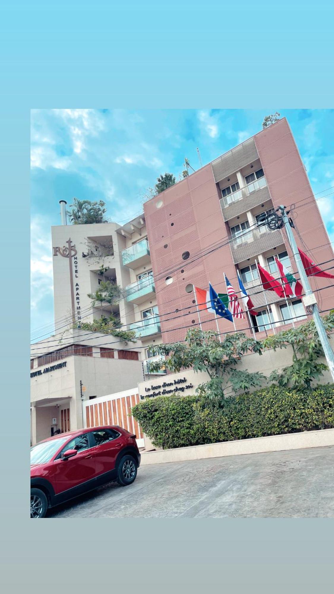 Roots Hotel Apartments อาบีจาน ภายนอก รูปภาพ
