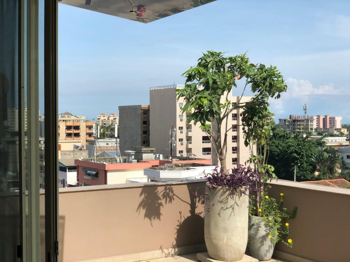 Roots Hotel Apartments อาบีจาน ภายนอก รูปภาพ