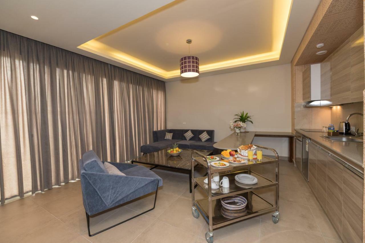 Roots Hotel Apartments อาบีจาน ภายนอก รูปภาพ