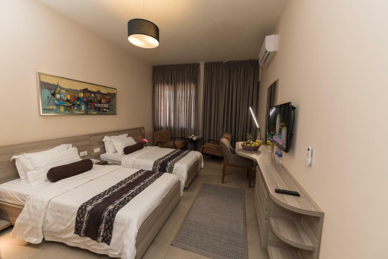 Roots Hotel Apartments อาบีจาน ภายนอก รูปภาพ