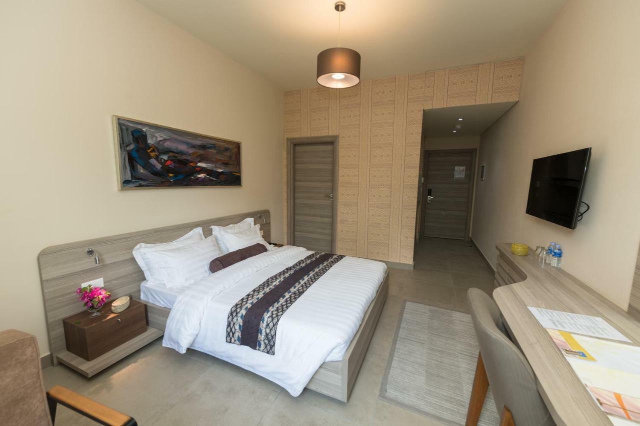 Roots Hotel Apartments อาบีจาน ภายนอก รูปภาพ