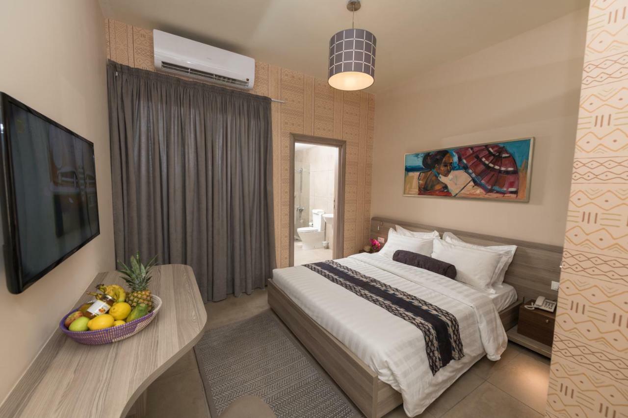 Roots Hotel Apartments อาบีจาน ภายนอก รูปภาพ