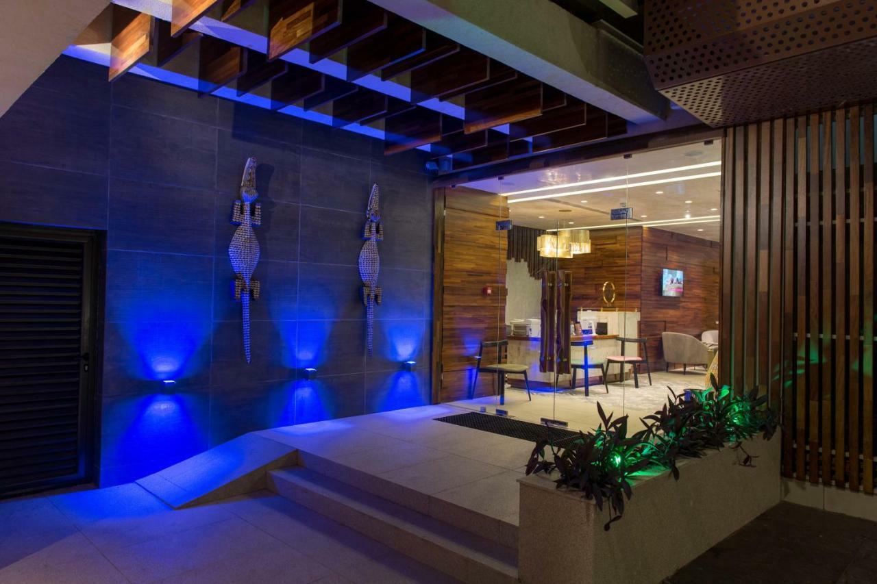 Roots Hotel Apartments อาบีจาน ภายนอก รูปภาพ