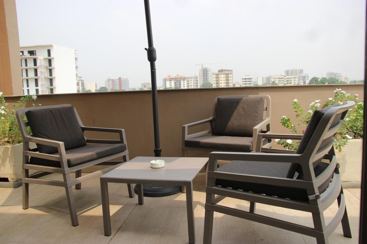 Roots Hotel Apartments อาบีจาน ภายนอก รูปภาพ
